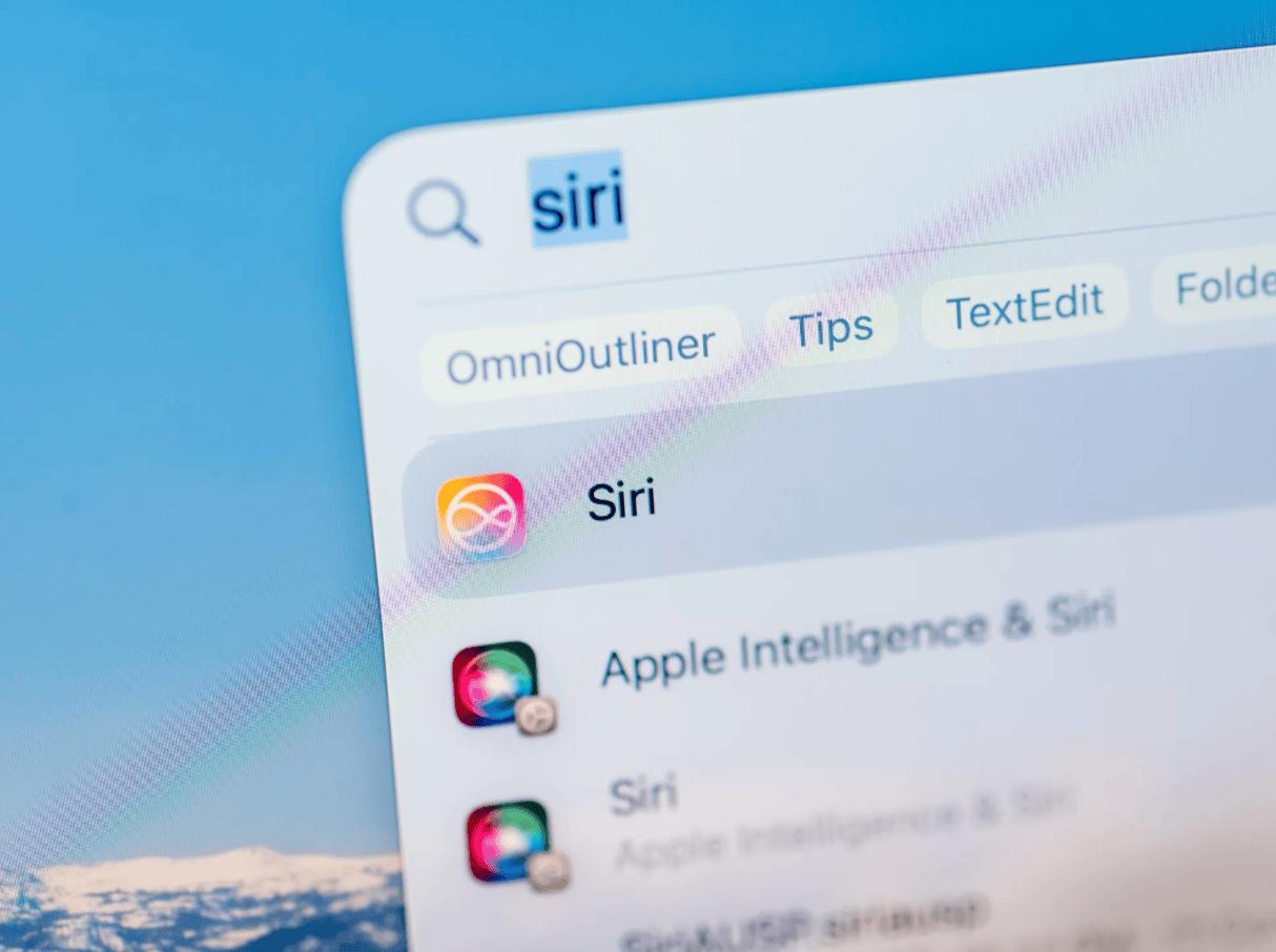 苹果遭遇“黑色星期四” 回应Siri更新跳票：仍计划在2026年推出