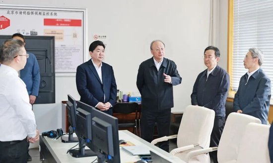 尹力检查清明祭扫服务工作，要求保障群众安全、文明、有序祭扫