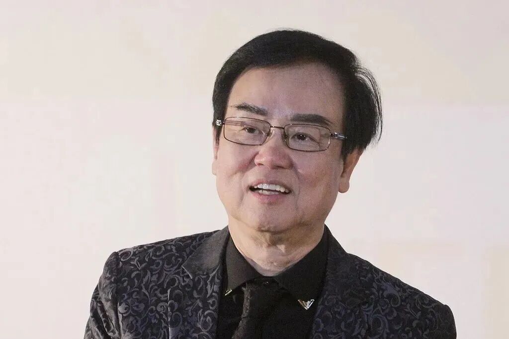 香港艺人黄百鸣因内幕交易罪，被判入狱5个月，曾套现近5亿港元离场